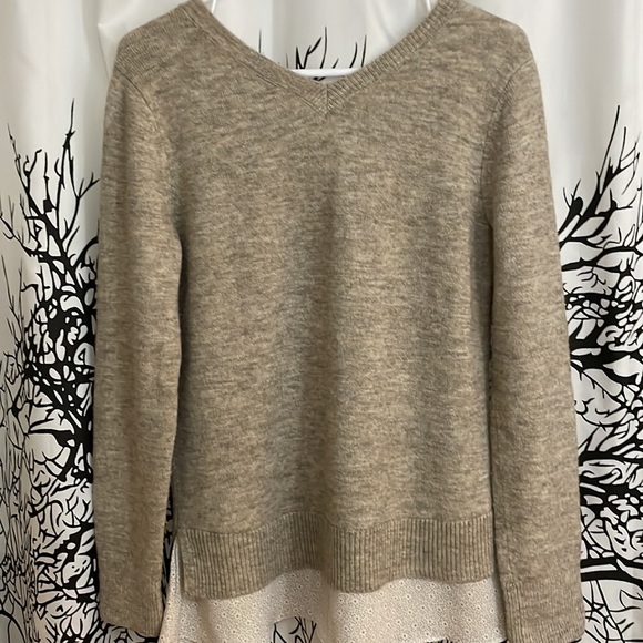 Loft women V neck Long Sleeve Soft Knit, layered look Sweater - Picture 6 of 6